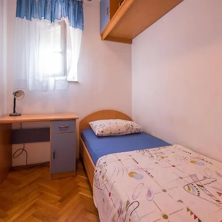 Casa de Férias In Kastel Sucurac With House Sea View Kaštela