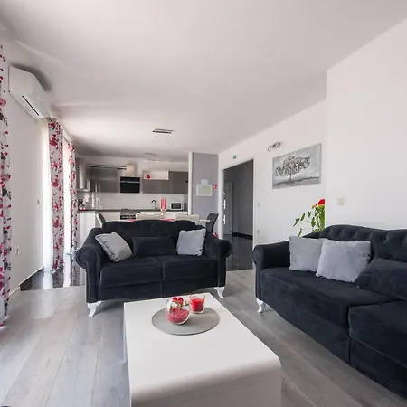 In Kastel Sucurac With House Sea View 別荘