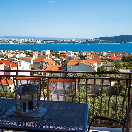 別荘 In Kastel Sucurac With House Sea View Kaštela