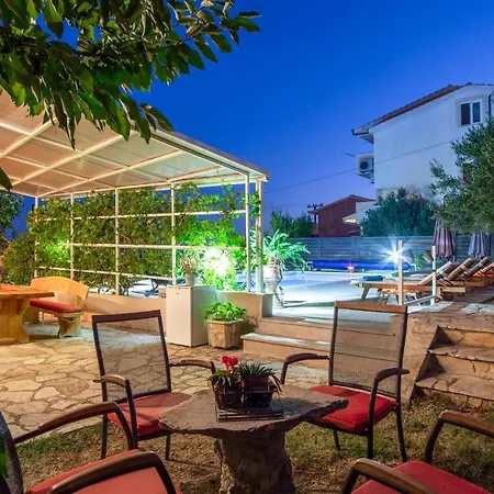 بيت للعطل In Kastel Sucurac With House Sea View *
