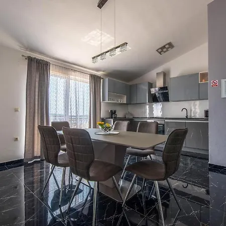 別荘 In Kastel Sucurac With House Sea View *