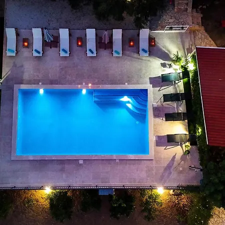 Semesterbostad In Kastel Sucurac With House Sea View Kaštela