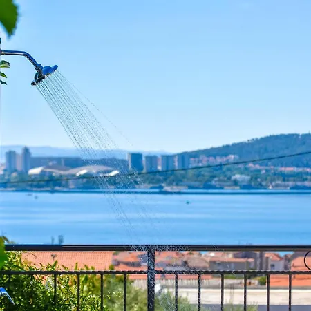 In Kastel Sucurac With House Sea View Kaštela