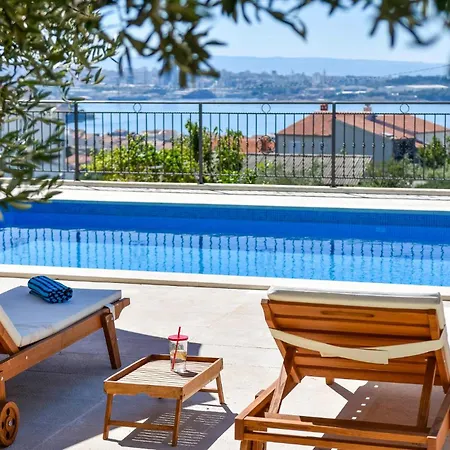 別荘 In Kastel Sucurac With House Sea View Kaštela